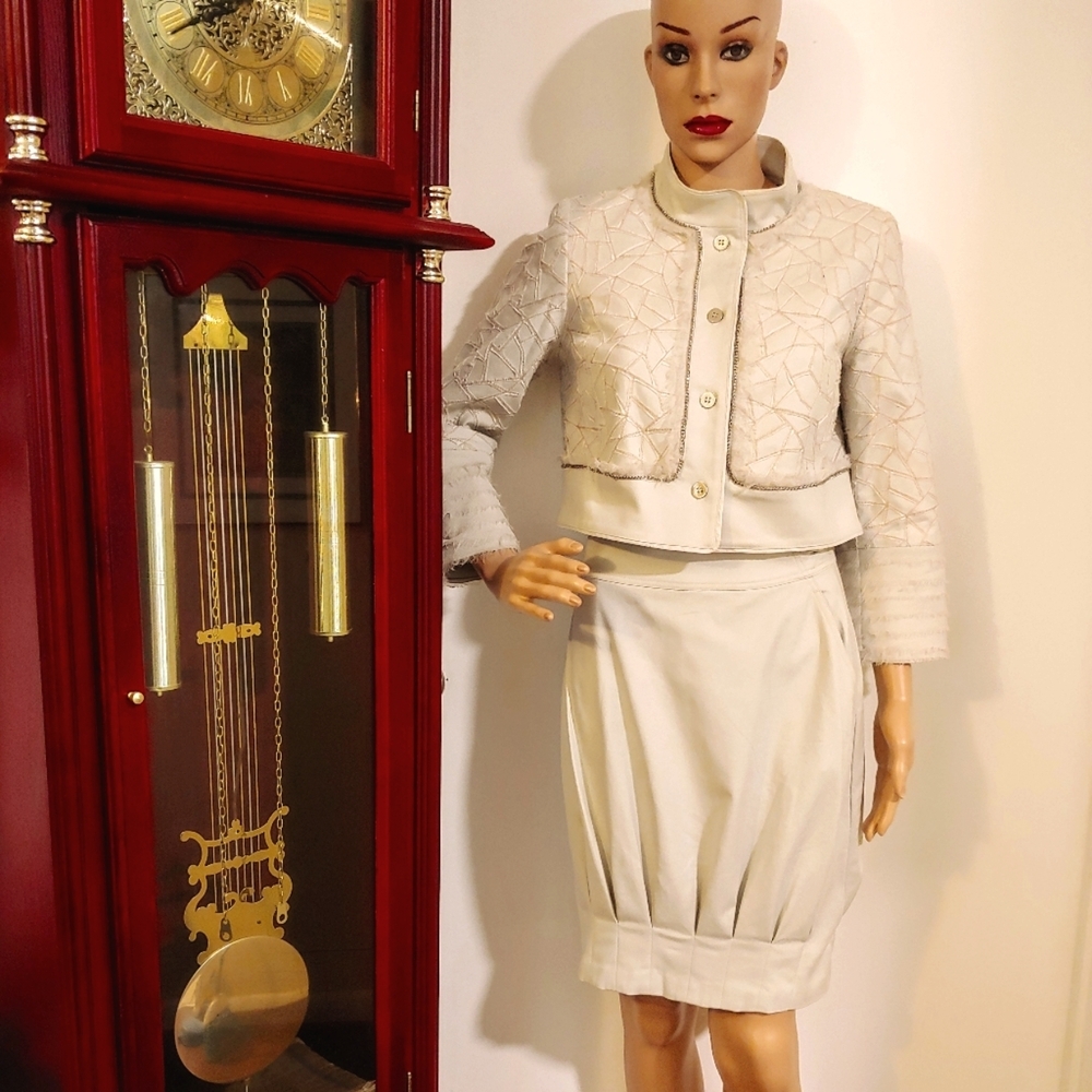 SOLD!!!BILL BLASS USA TAN CREAM CHAIN DETAIL SKIRT SUIT